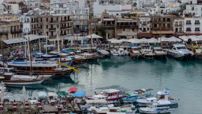 Vue du port de Kyrenia, point de départ du ferry au nord de Chypre.