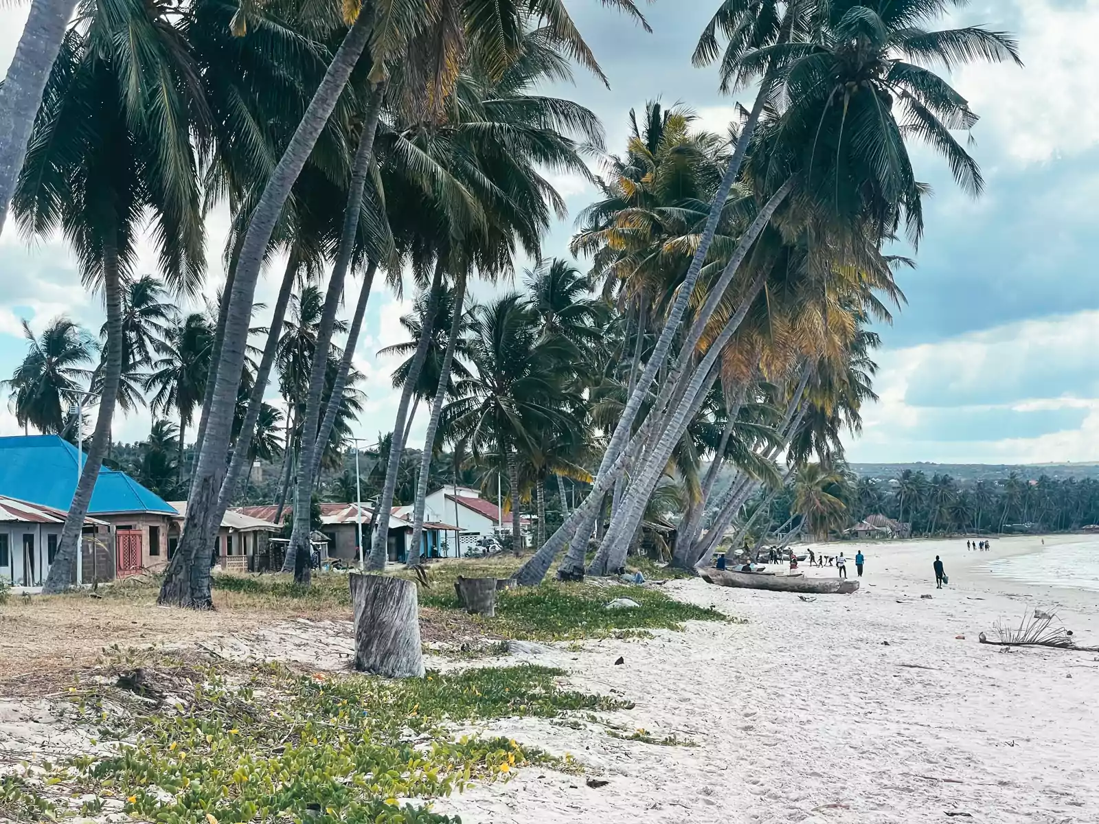 Vue de la plage et du front de mer de Lindi, en Tanzanie