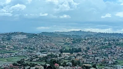 Panorama d’Antananarivo depuis Akamasoa Ambohimahitsy, à Madagascar.