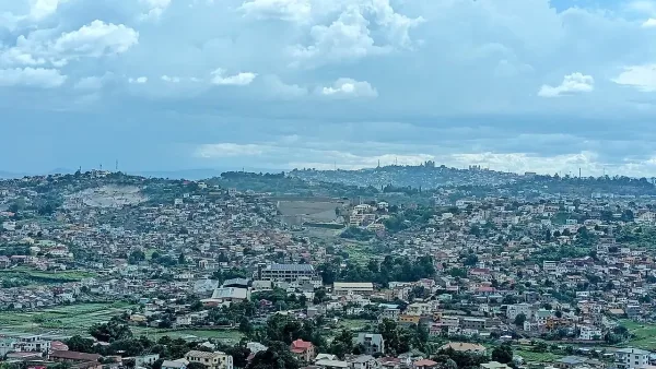 Panorama d’Antananarivo depuis Akamasoa Ambohimahitsy, à Madagascar.