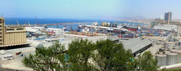 Vue panoramique du front de mer et du port d’Oran, en Algérie