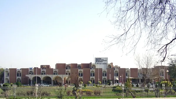 Bâtiment principal du Pakistan Institute of Medical Sciences (PIMS) à Islamabad