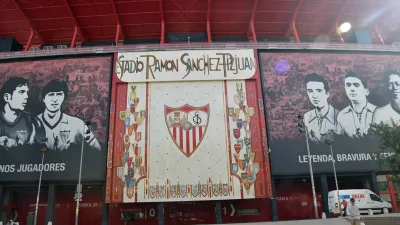 Façade du stade Ramón Sánchez-Pizjuán à Séville, enceinte du match entre le Séville FC et l’Atlético de Madrid.
