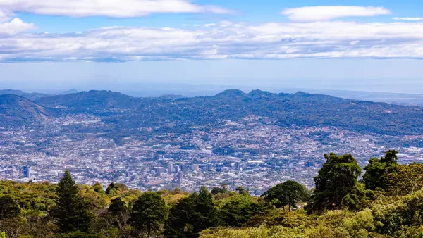 Vue aérienne de San Salvador, capitale du Salvador, en janvier 2026