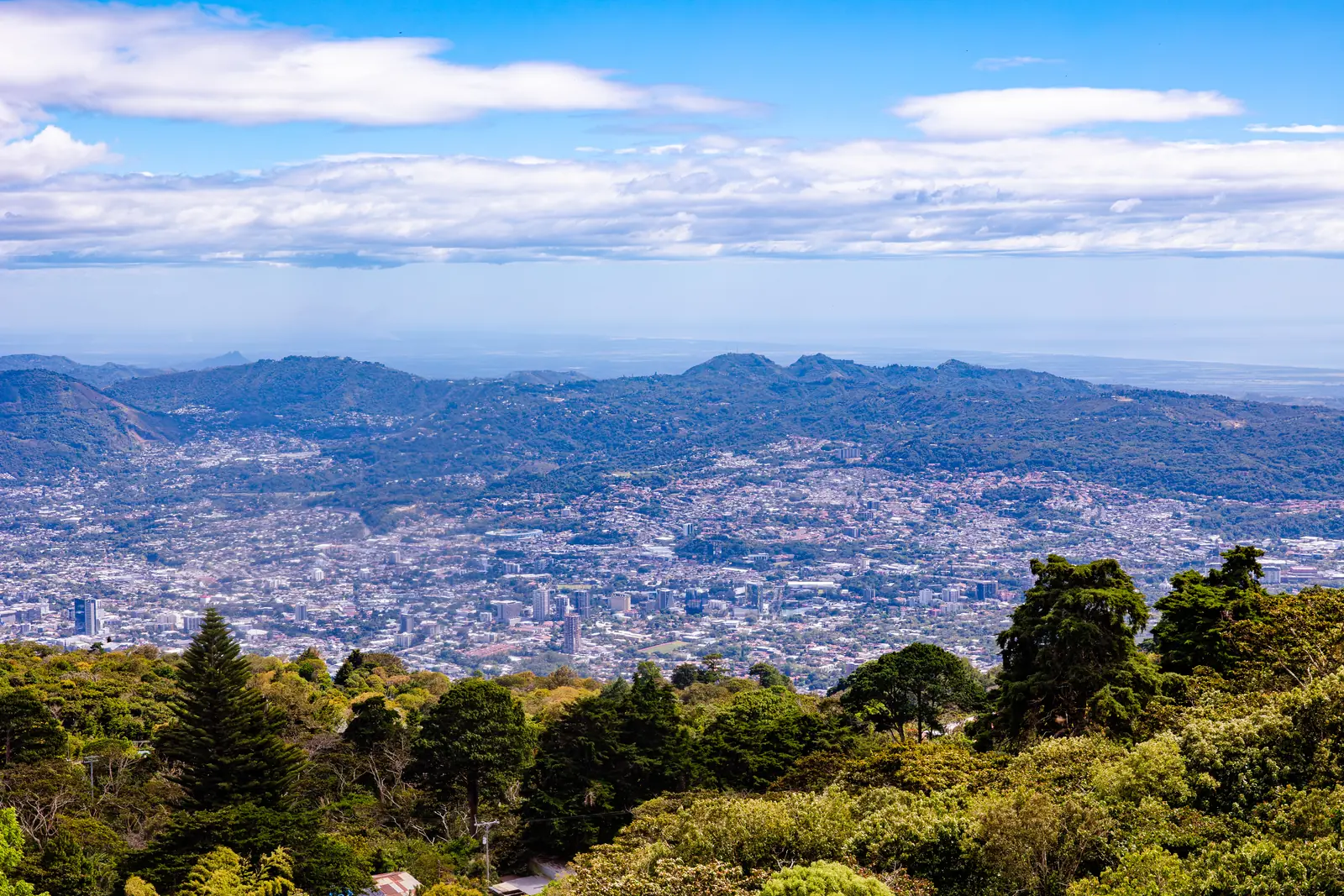 Vue aérienne de San Salvador, capitale du Salvador, en janvier 2026