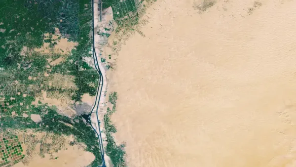 Vue satellite du canal de Suez en Égypte
