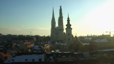 Vue hivernale de la ligne d’horizon de Zagreb, capitale de la Croatie.