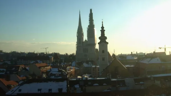 Vue hivernale de la ligne d’horizon de Zagreb, capitale de la Croatie.