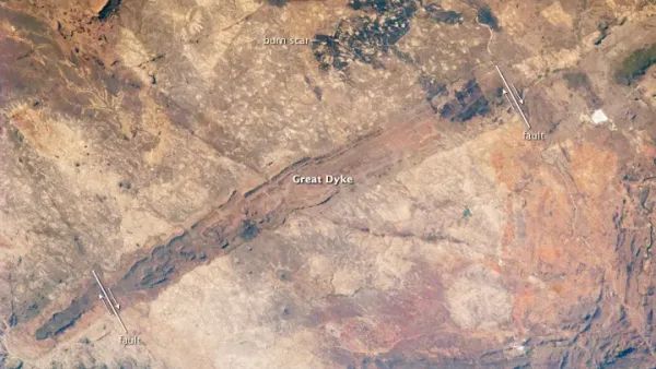 Vue du Great Dyke au Zimbabwe depuis la Station spatiale internationale