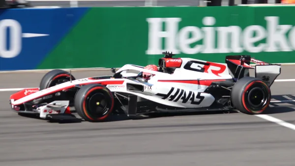 Esteban Ocon au volant de la Haas lors du Grand Prix de Chine 2026