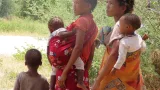 Mère africaine portant son bébé, illustration de la santé mentale périnatale
