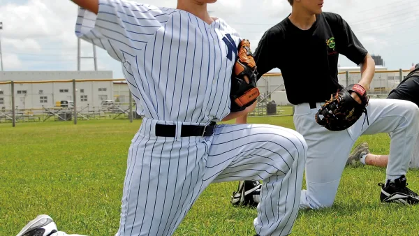Jeune joueur lors d’une séance d’entraînement de baseball