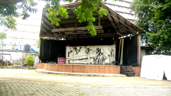 Scène aménagée pour des spectacles à Freedom Park, Lagos