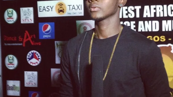 Kizz Daniel lors d’une cérémonie musicale en 2015