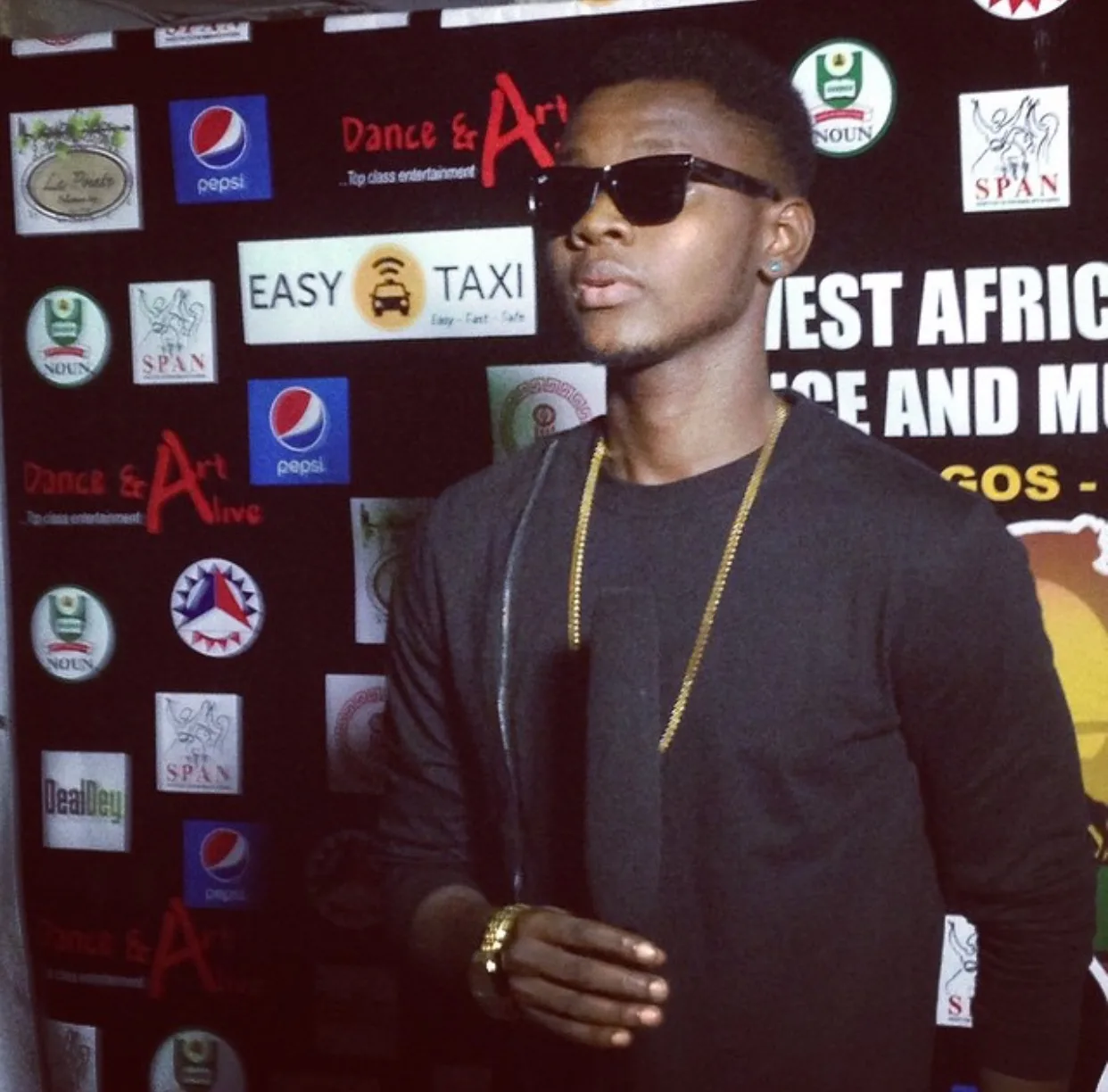 Kizz Daniel lors d’une cérémonie musicale en 2015