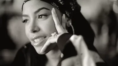 Aaliyah lors d'une apparition publique a Berlin en 2000