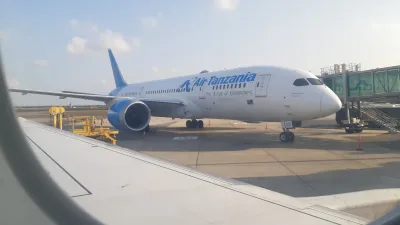 Un Boeing 787-8 d’Air Tanzania à l’aéroport international Julius Nyerere