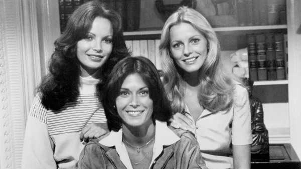 Jaclyn Smith, Kate Jackson et Cheryl Ladd dans Charlie’s Angels en 1977