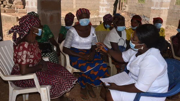 Séance communautaire sur la planification familiale au Nigeria