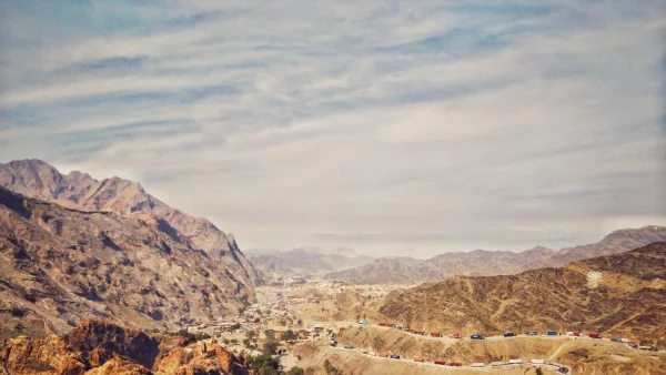 Vue de la frontière entre l’Afghanistan et le Pakistan à Torkham