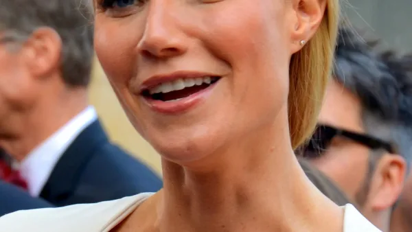 Gwyneth Paltrow sur le tapis rouge des Oscars 2012