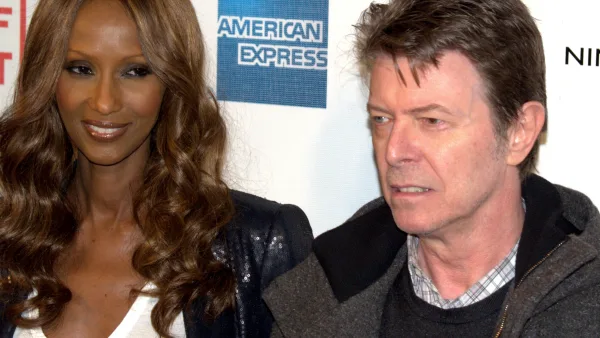 Iman et David Bowie à la première du film Moon en 2009