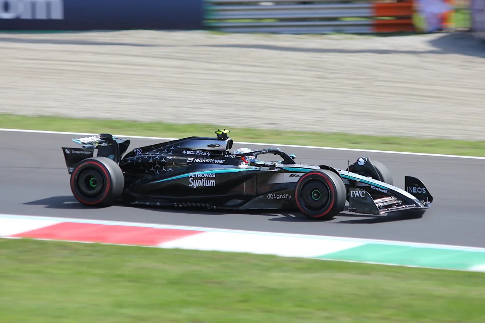 Kimi Antonelli au volant de sa Mercedes lors du Grand Prix d’Italie 2025