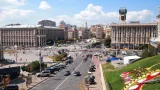 Vue de la rue Institutska près de la place Maidan Nezalejnosti à Kyiv, capitale de l'Ukraine