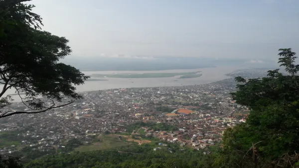 Vue de Lokoja depuis le mont Patti, dans l’État de Kogi au Nigeria