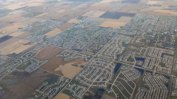 Vue aérienne de quartiers résidentiels à Plainfield, dans l’Illinois