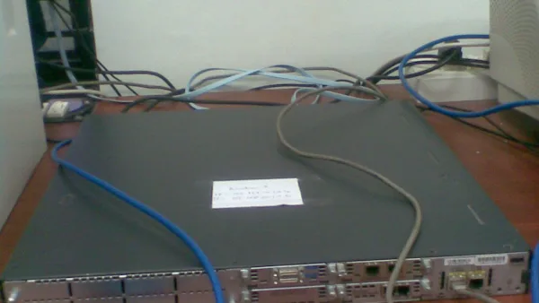 Équipement réseau Cisco dans un laboratoire — photo d’illustration, hors du programme égyptien
