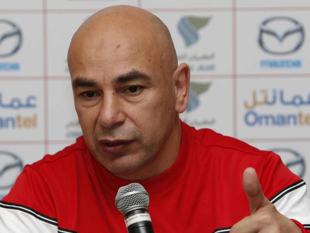 Hossam Hassan en conférence de presse — photo d’archives