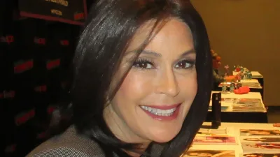Teri Hatcher lors d'une séance de dédicaces en 2018