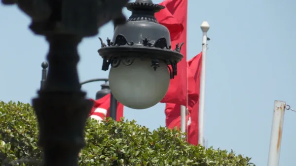 Vue de l'avenue Habib Bourguiba dans le centre-ville de Tunis, capitale de la Tunisie