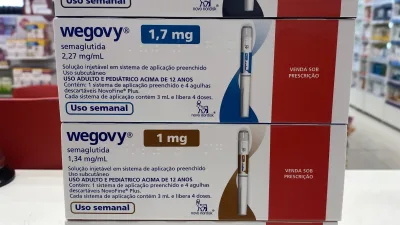 Boîtes de Wegovy contenant du sémaglutide, utilisées comme illustration de l’essai STEP Young